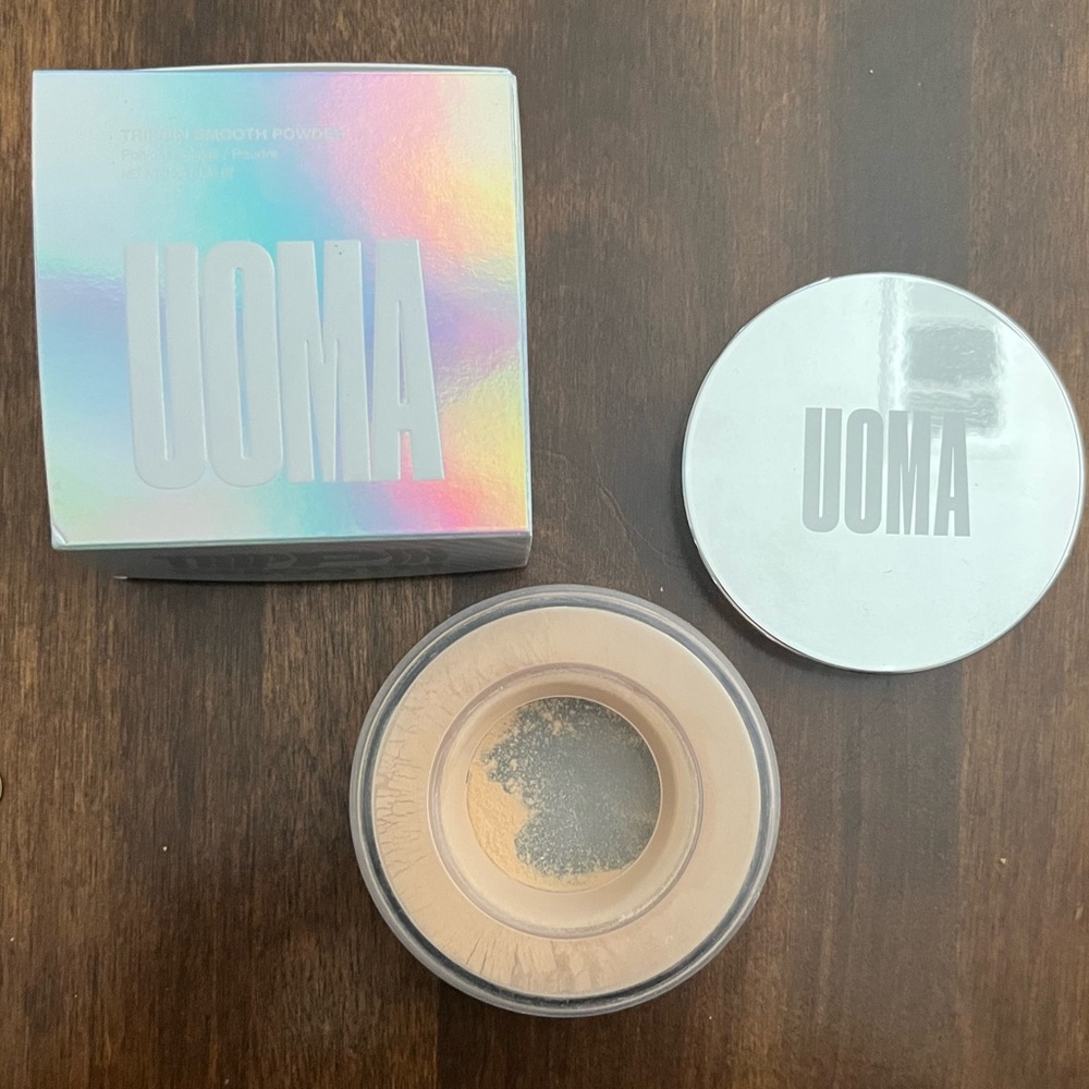 Uoma Beauty Trippin Smooth Setting Powder in Light